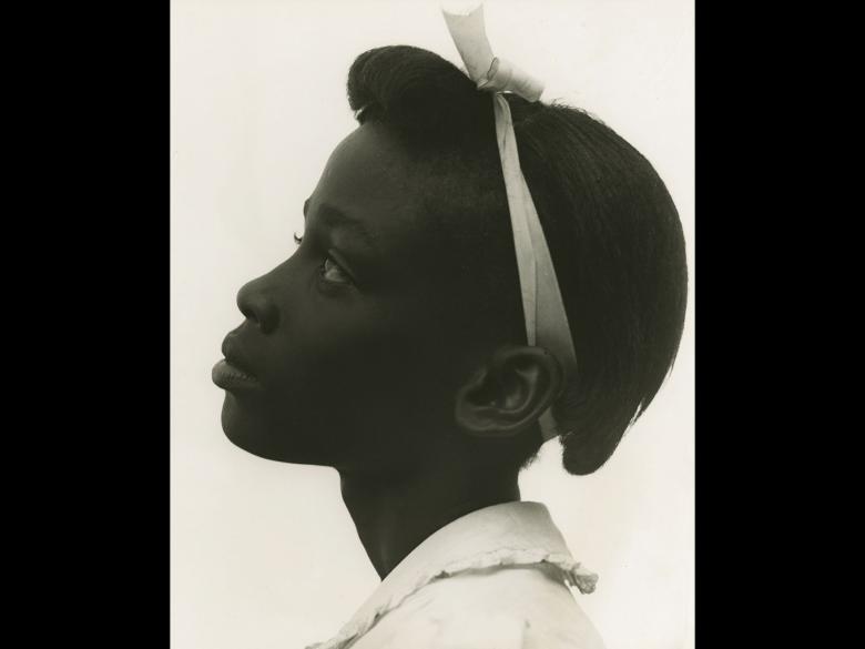 Consuelo Kanaga, Young girl in profile, 1948