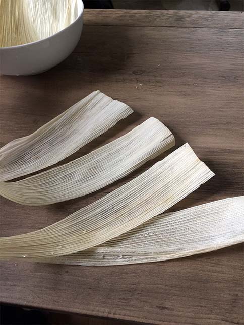 corn husk split into pieces lengthwise