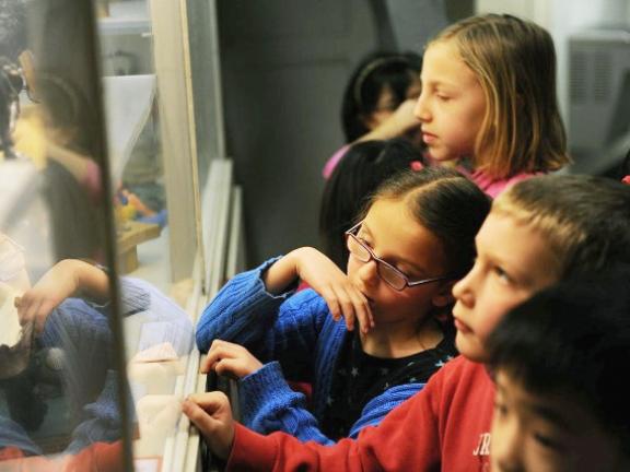 Children gather around a piece in the galleries