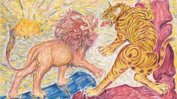 A lion and tiger face each other in battle against the backdrop of the sun in the sky.