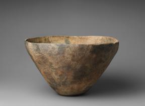 An earthenware bowl with a wide opening and engraved with swirls.