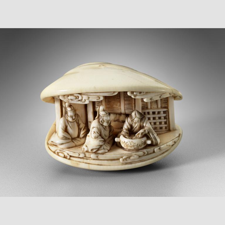 A clam shell carved from ivory houses three inhabitants between the individual shells.