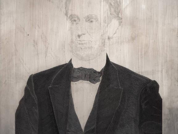 A plate engraved with a portrait of Abraham Lincoln.